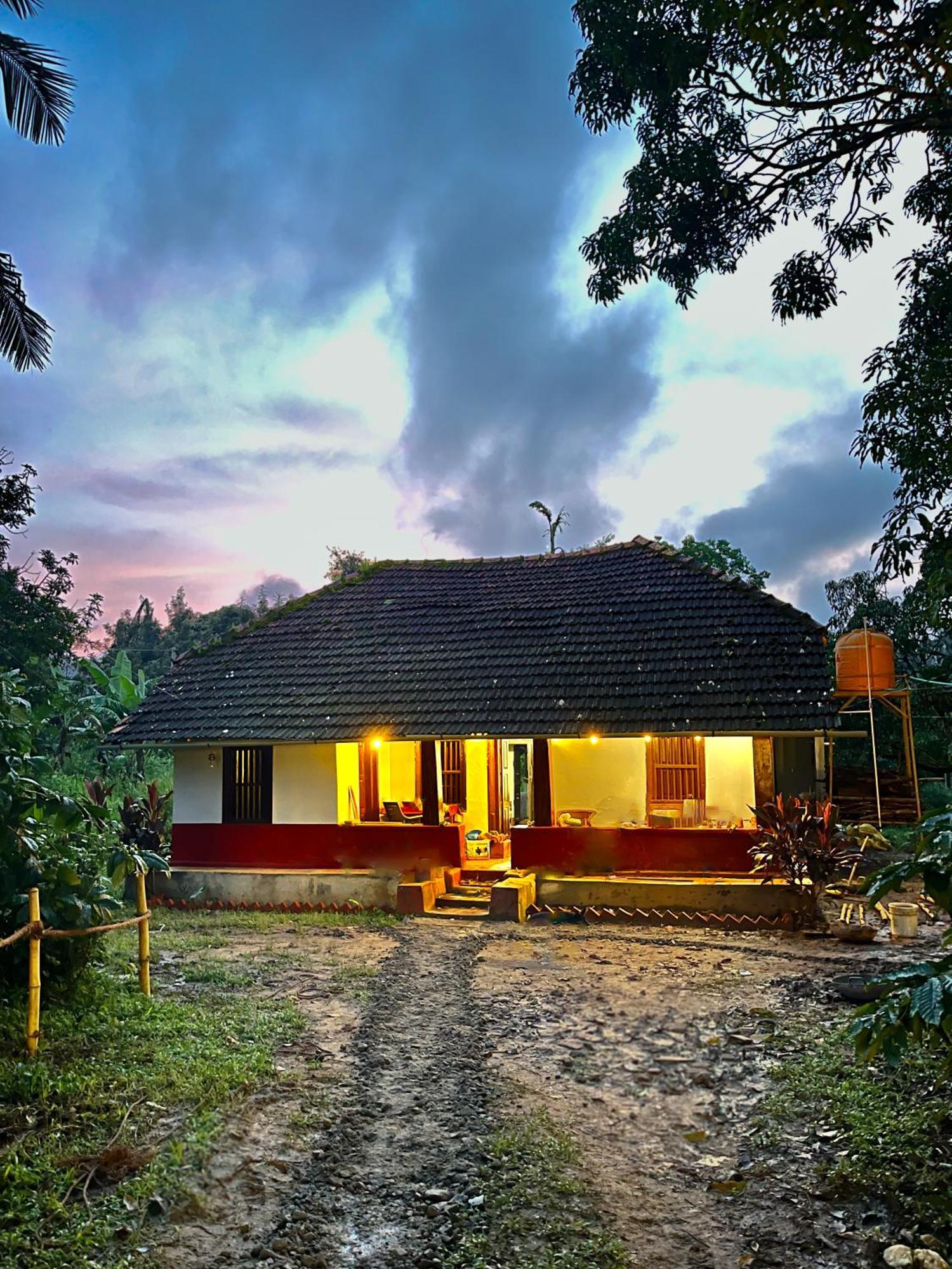 Tausco & - Coorg *
